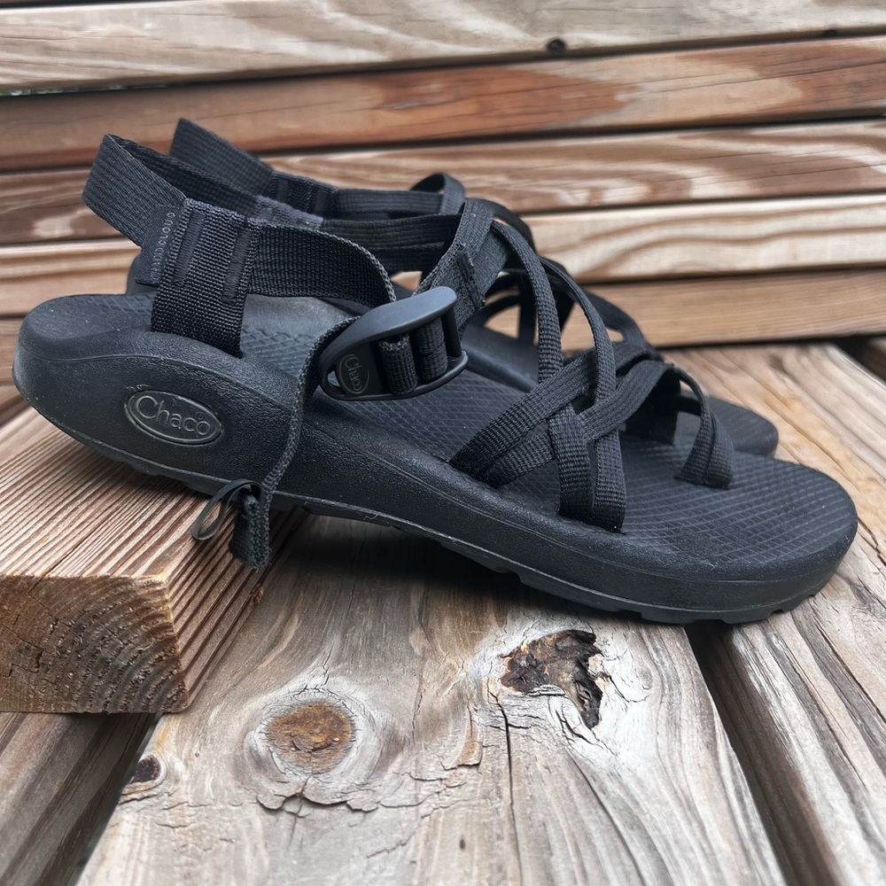 Chaco Cloud Black Strappy Toe Loop Athletic Sanda… - image 6